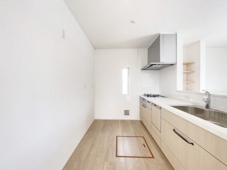 �L�b�`���@�u�₩�ȕ����ʂ蔲����L�b�`���B��������̂Ŗ��邭���C�ɂ��𗧂��܂��B