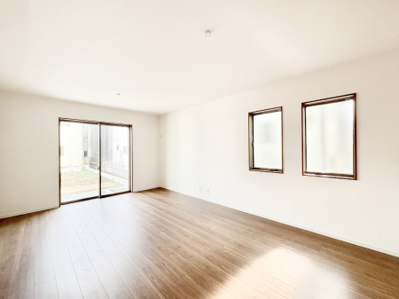 ���r���O�@���Ƒ��̓��₩�Șb�����ŕ�܂�閾�邢���r���O  