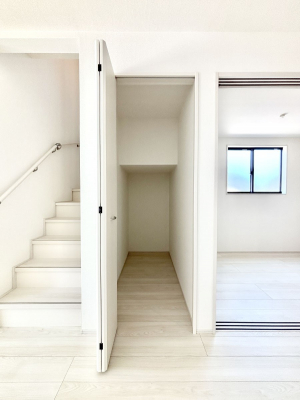 ̑ρ@rO[BɎ[ƕW܂LDKXbLЕtłˁB  