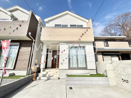 ���n�O�ώʐ^�@�������ꂽ�O�ρA�㎿�ȏZ��Ԃ��L���鎺���͉i�����S���ĉ߂�����Z���ł��B 