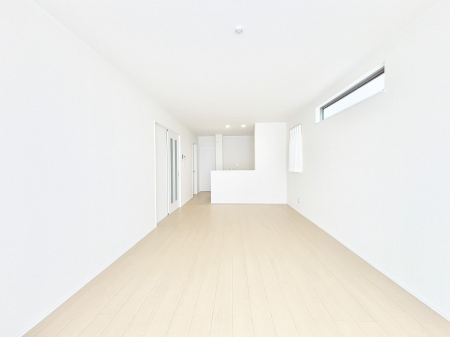 ���r���O�@���邢�z���������A�����̕��͋C�ɖ�������郊�r���O�E�_�C�j���O�B 