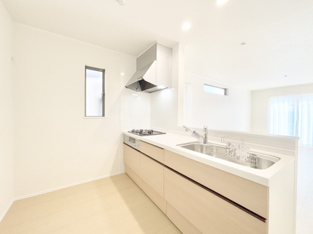 �L�b�`���@�u�₩�ȕ����ʂ蔲����L�b�`���B��������̂Ŗ��邭���C�ɂ��𗧂��܂��B