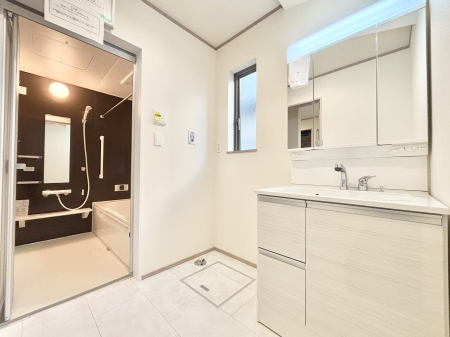 ̑@Ă̂ŎC̑ꏊłC\s܂B̐gxxCǂI