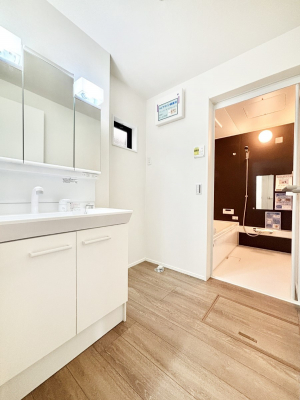 ʑEʏ@Ƃ̐ʃXy[XŒ̐gxxX[Y