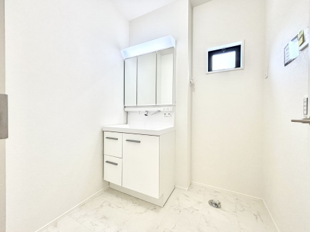 ʑEʏ@邢ʏ͖̐gxxyłႢłB