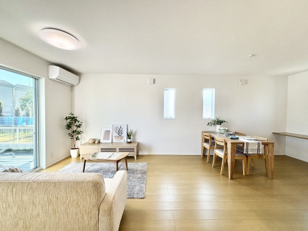 rO@ǂɂĂƑ̂ȂR~jP[VrOB   