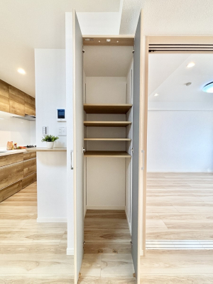 ���[�@���r���O���[�B�����Ɏ��[������ƕ����W�܂�LDK���X�b�L���Еt�������ł��ˁB      