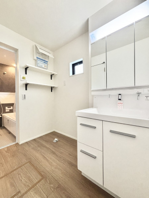 ̑@Ă̂ŎC̑ꏊłC\s܂B̐gxxCǂI