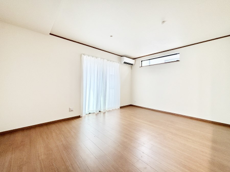 ���r���O�@���邢�z���������A�����̕��͋C�ɖ�������郊�r���O�_�C�j���O