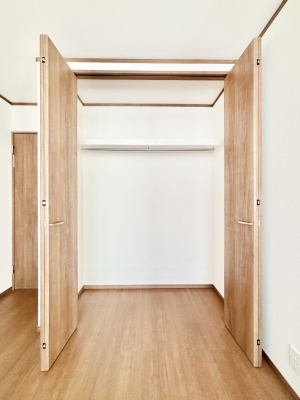 ���[�@�m���̃N���[�[�b�g�B���s��������̂Ō���̈ߗނ�����������܂�܂��B