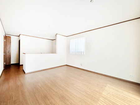 ���r���O�@�i�`�������e�C�X�g�̗D�����_�炩���F�g���̃t���[�����O���f�G�ȃ��r���O�ł���