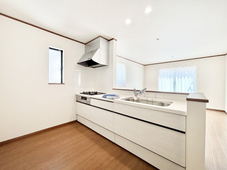 �L�b�`���@�u�₩�ȕ����ʂ蔲����L�b�`���B��������̂Ŗ��邭���C�ɂ��𗧂��܂��B