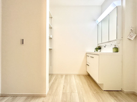 ʑEʏ@邢ʏ͖̐gxxyłႢłB