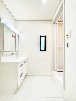 ���ʑ�E���ʏ��@��Ƃ�̐��ʃX�y�[�X�Œ��̐g�x�x���X���[�Y��