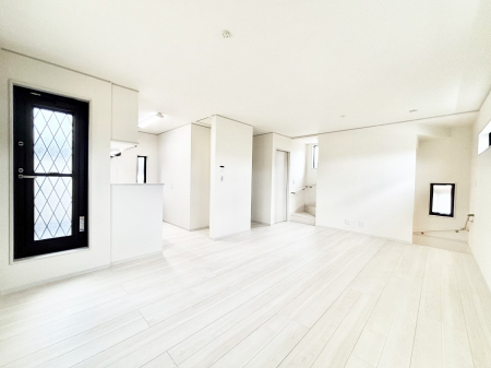 ���r���O�@���邢�z���������A�����̕��͋C�ɖ�������郊�r���O�_�C�j���O 