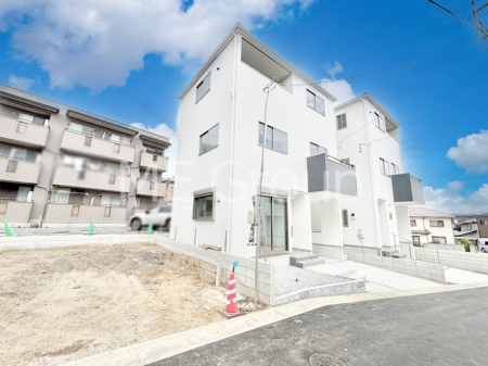 ���n�O�ώʐ^�@�������ꂽ�O�ρA�㎿�ȏZ��Ԃ��L���鎺���͉i�����S���ĉ߂�����Z���ł��B 