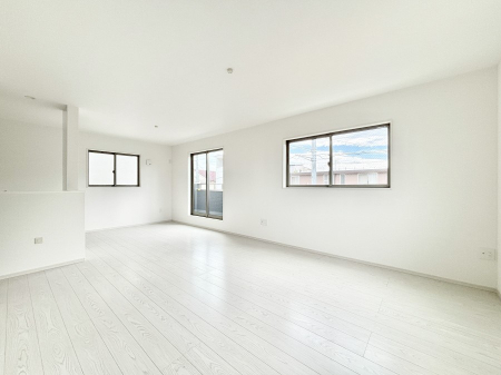 ���r���O�@���Ƒ��̓��₩�Șb�����ŕ�܂�閾�邢���r���O  