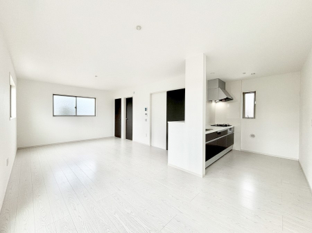 ���r���O�@���邢�z���������A�����̕��͋C�ɖ�������郊�r���O�E�_�C�j���O�B 