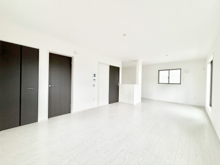 ���̑����ρ@�Ƒ��̏Ί炪���R�Ɛ��܂�Ă���A����ȕ��͋C�̃_�C�j���O�Ɏd�オ���Ă��܂��B