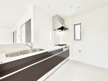 �L�b�`���@�u�₩�ȕ����ʂ蔲����L�b�`���B��������̂Ŗ��邭���C�ɂ��𗧂��܂��B