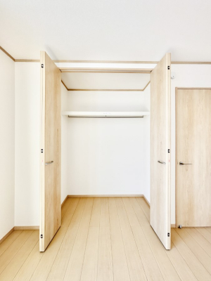 ���[�@�m���̃N���[�[�b�g�B���s��������̂Ō���̈ߗނ�����������܂�܂��B  