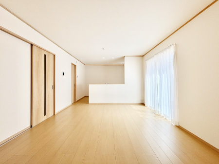 ���r���O�@���邢�z���������A�����̕��͋C�ɖ�������郊�r���O�E�_�C�j���O�B  