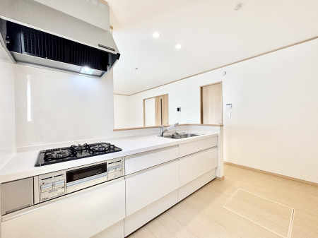 �L�b�`���@���������Ȃ���ł����Ƒ��Ƃ̉�b���y���߂�ΖʃL�b�`��  