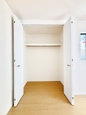 ���[�@�m���̃N���[�[�b�g�B���s��������̂Ō���̈ߗނ�����������܂�܂��B  