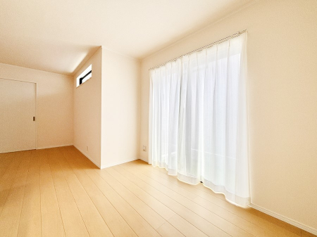 ���r���O�@���邢�z���������A�����̕��͋C�ɖ�������郊�r���O�E�_�C�j���O�B   