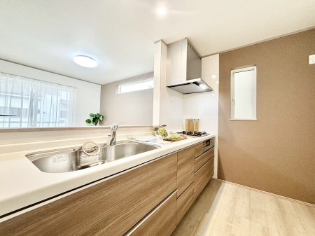 �L�b�`���@�u�₩�ȕ����ʂ蔲����L�b�`���B��������̂Ŗ��邭���C�ɂ��𗧂��܂��B  