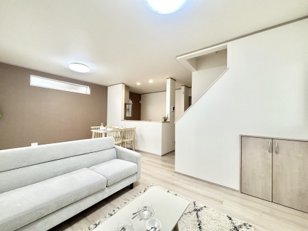 ���r���O�@���邢�z���������A�����̕��͋C�ɖ�������郊�r���O�E�_�C�j���O�B   