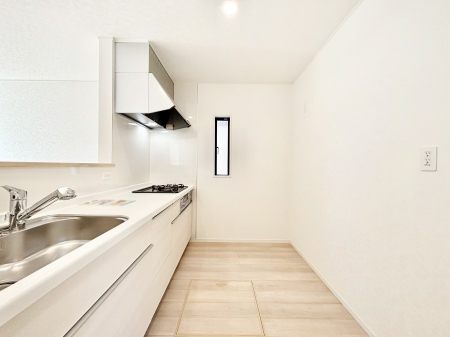 �L�b�`���@�u�₩�ȕ����ʂ蔲����L�b�`���B��������̂Ŗ��邭���C�ɂ��𗧂��܂��B