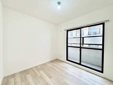 ���̑����ρ@�o���R�j�[�ɖʂ��Ă���̂Ŗ��邭���K�ȃv���C�x�[�g���[��