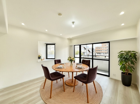 ���r���O�@�傫�ȑ����炽���Ղ�̗z���ƕ����������郊�r���O�@���Ƌ��CG�ł�  