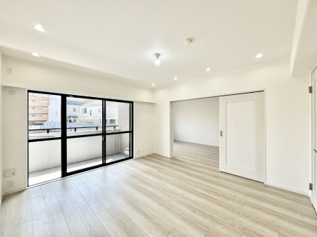 ���r���O�@�Ƒ������R�ƏW�܂�e���̃X�y�[�X�ɂȂ肻��  