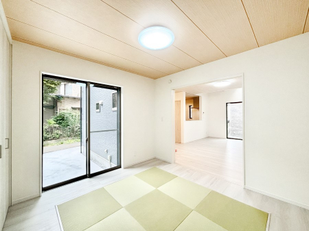 ���̑����ρ@���r���O�Ɨׂ荇���Ă���a���B�ق��ƈꑧ�ł���a�̋�Ԃ��Y�ꂸ�ɁB   