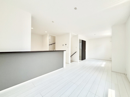 ̑ρ@u܁vuvƑƂ̃R~jP[V[܂郊rOCKi܂B 