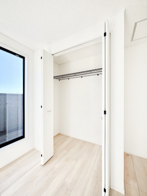 ���[�@�m���̃N���[�[�b�g�B���s��������̂Ō���̈ߗނ�����������܂�܂��B  