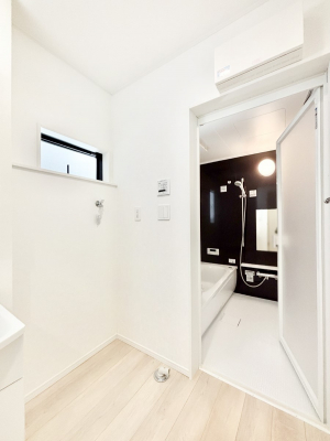 ���̑��@����������z���C�g�J���[����Ƃ��������h���[�X�y�[�X