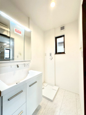 ʑEʏ@邢ʏ͖̐gxxyłႢłB