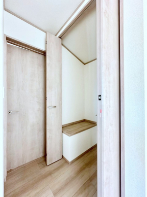 ���[�@�m���̃N���[�[�b�g�B���s��������̂Ō���̈ߗނ�����������܂�܂��B