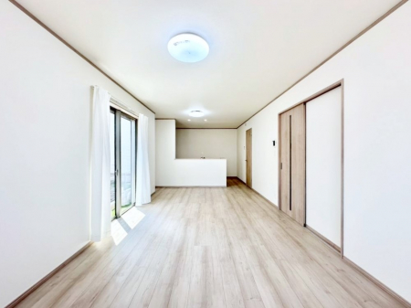 ���̑����ρ@�Ƒ��̏Ί炪���R�Ɛ��܂�Ă���A����ȕ��͋C�̃_�C�j���O�Ɏd�オ���Ă��܂��B