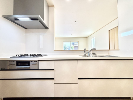 �L�b�`���@���������Ȃ���ł����Ƒ��Ƃ̉�b���y���߂�ΖʃL�b�`��