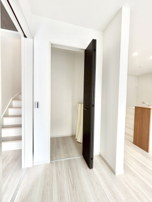 ̑ρ@rO[BɎ[ƕW܂LDKXbLЕtłˁB  