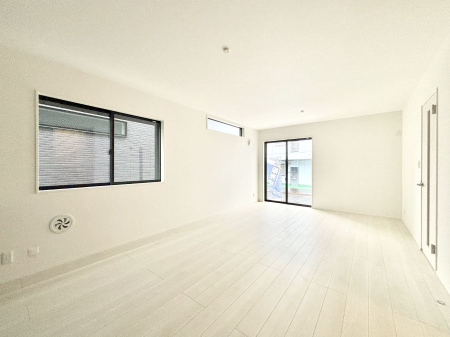 ���r���O�@�傫�ȑ����炽���Ղ�̗z���ƕ����������郊�r���O