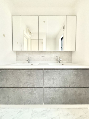 ���ʑ�E���ʏ��@��Ƃ�̐��ʃX�y�[�X�Œ��̐g�x�x���X���[�Y��