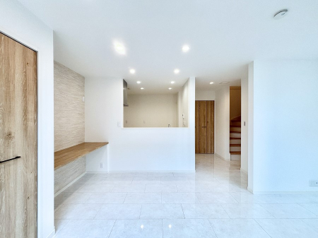 ̑ρ@Ƒ̏Ί炪RƐ܂ĂAȕ͋C̃_CjOɎdオĂ܂ 