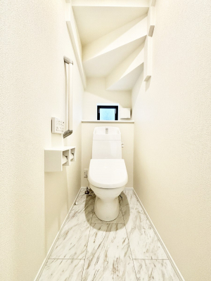 �g�C���@�g�C����1�K��2�K���ꂼ��ɔz�u����Ă��ĂƂĂ��֗��ł��B 