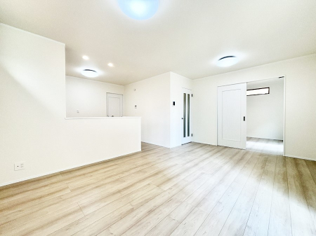 ���r���O�@���邢�z���������A�����̕��͋C�ɖ�������郊�r���O�E�_�C�j���O�B 