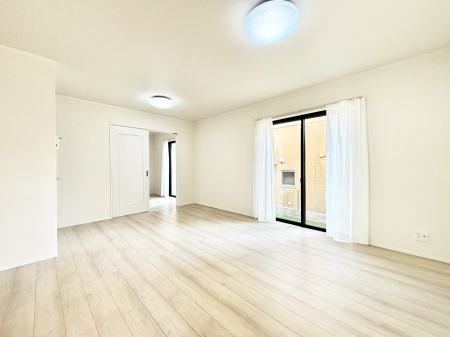 ���̑����ρ@�Ƒ��̏Ί炪���R�Ɛ��܂�Ă���A����ȕ��͋C�̃_�C�j���O�Ɏd�オ���Ă��܂� 